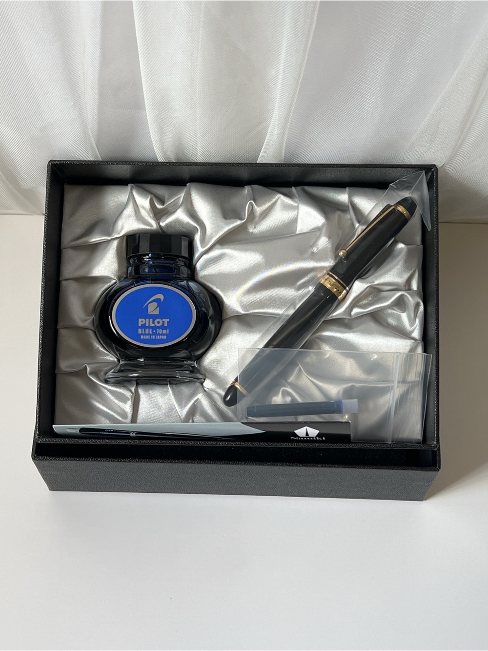 Pilot Custom 743 Fountain Pen Black - 14k Gold <M> / Medium Nib / Japanese